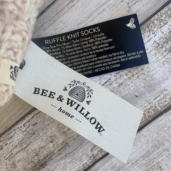 Bee & Willow Cozy Socks NWT One Size Pink Cream Knit Non Skid Metallic Hygge - Picture 3 of 9